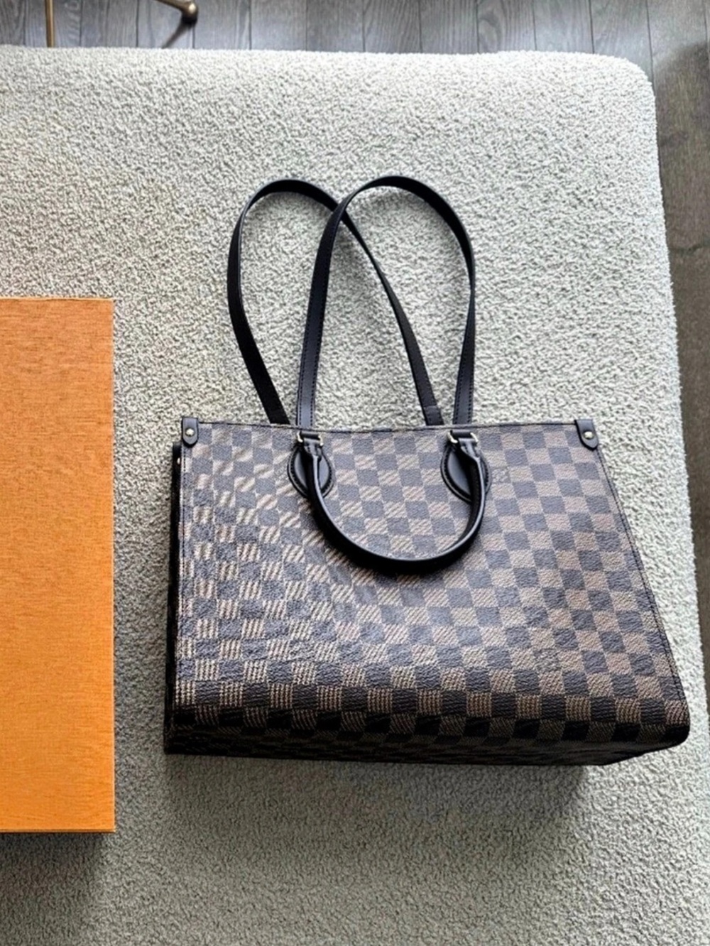 Louis Vuitton OnTheGo MM Tote